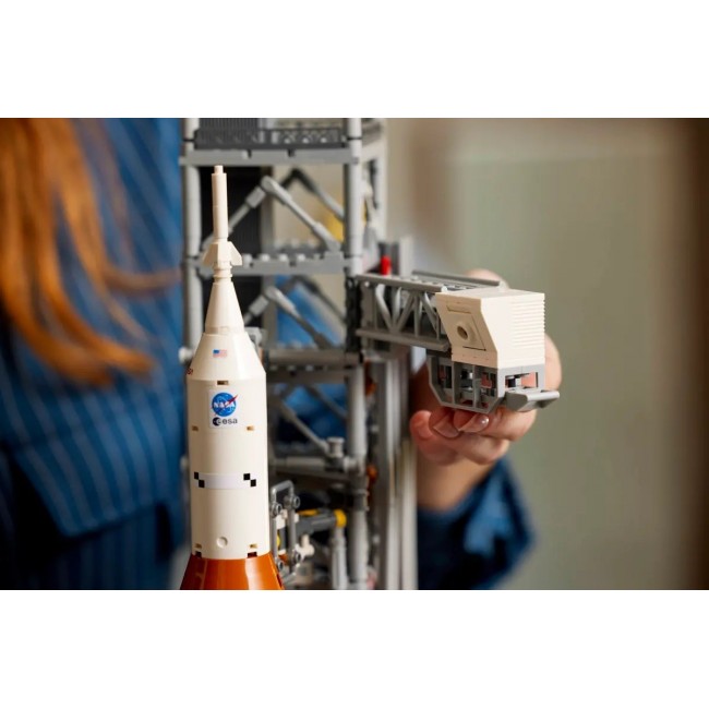 LEGO ICONS 10341 NASA Artemis Space Launch System LEGO ICONS 10341 NASA Artemis Space Launch System
