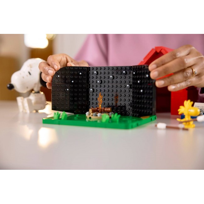 LEGO IDEAS 21368 Peanuts: Snoopy's Doghouse