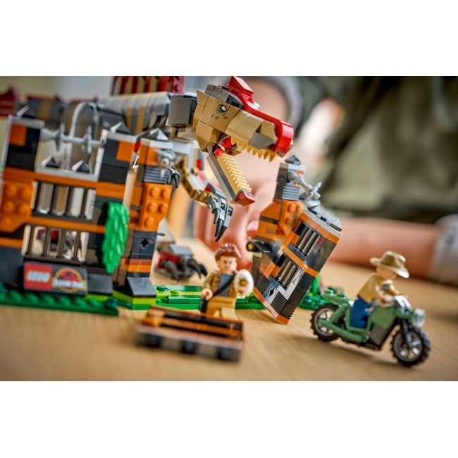 LEGO JURASSIC WORLD 77982 Spinosaurus Dinosaur Escape