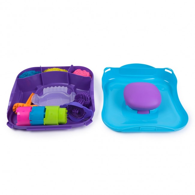 Kinetic Sand , SquishMotion with 1lb Pink, Yellow & Blue Play Sand, Stamper & 5 Tools, Storage Case, Sensory Toys for Kids Ages 5 and up Kinetic Sand , SquishMotion with 1lb Pink, Yellow & Blue Play Sand, Stamper & 5 Tools, Storage Case, Sensory Toys for Kids Ages 5 and up