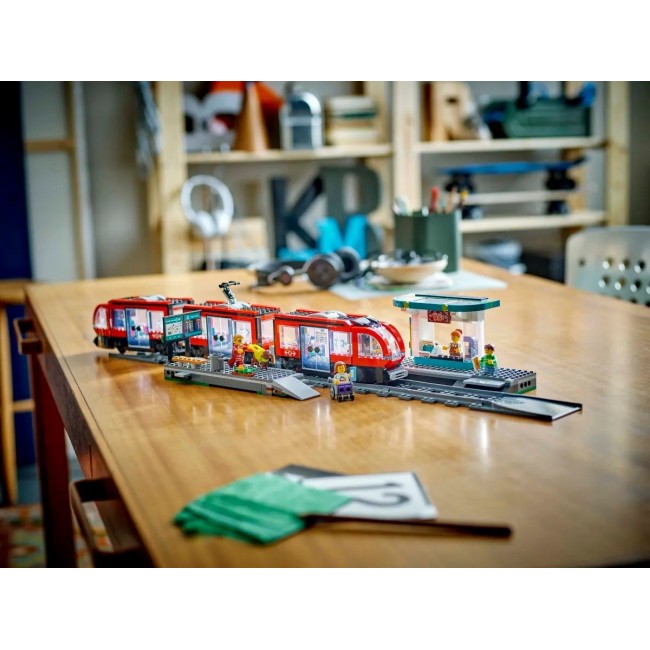 LEGO CITY 60423 Downtown Streetcar and Station LEGO CITY 60423 Downtown Streetcar and Station