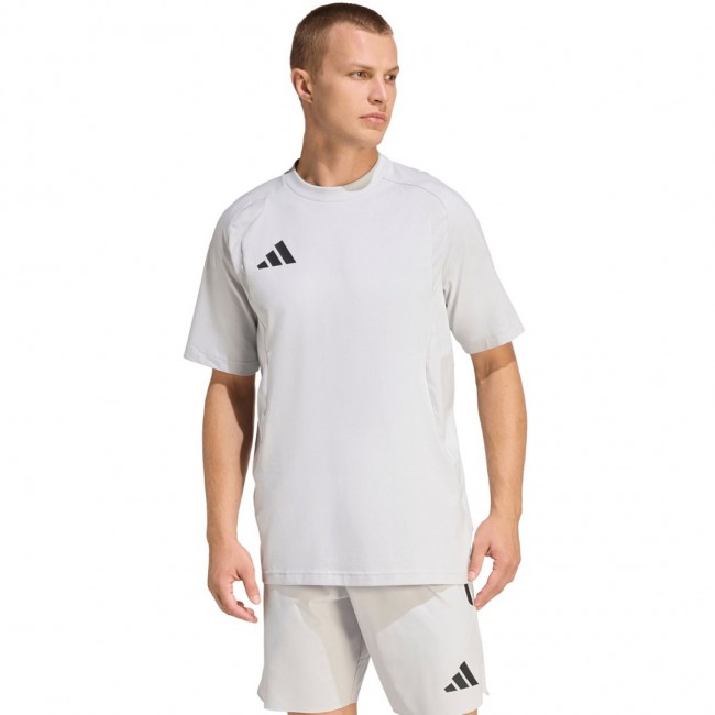 Koszulka męska adidas Tiro 26 Travel Tee jasnoszara KD1120 2XL Koszulka męska adidas Tiro 26 Travel Tee jasnoszara KD1120 2XL