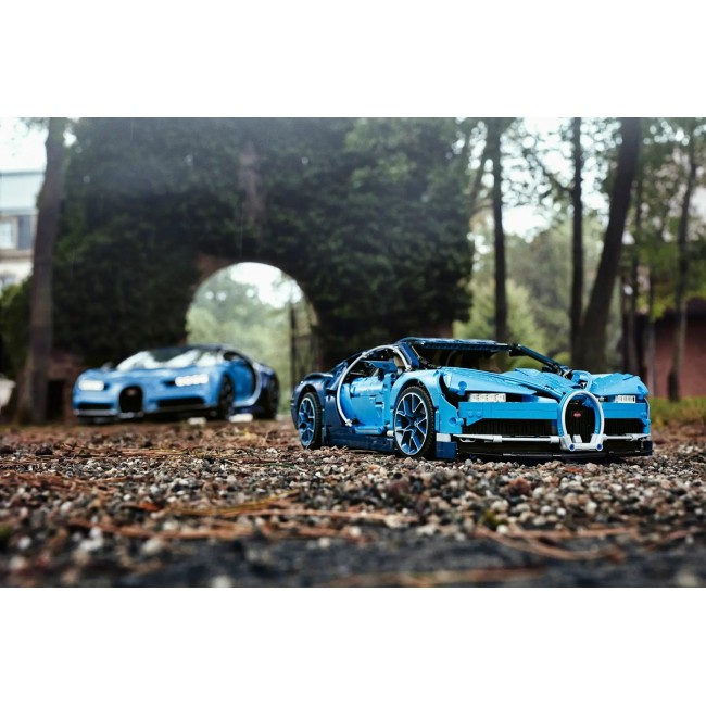 LEGO TECHNIC 42083 BUGATTI CHIRON LEGO TECHNIC 42083 BUGATTI CHIRON