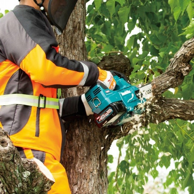 CHAINSAW 40V XGT 35CM UC004GM102 MAKITA CHAINSAW 40V XGT 35CM UC004GM102 MAKITA