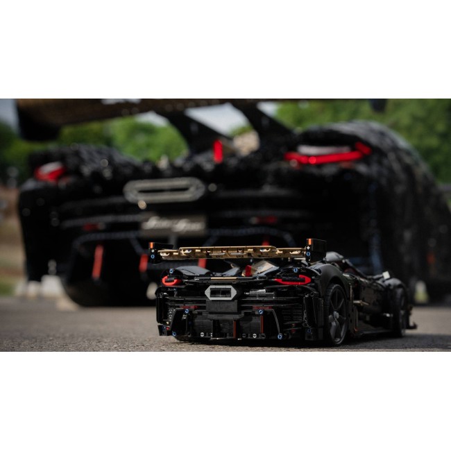 LEGO TECHNIC 42232 Koenigsegg Sadair's Spear Megacar