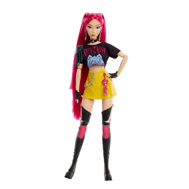 Mattel KPop Demon Hunters HUNTR/X Mira Fashion Doll in Removable Look with Themed Movie Accessories