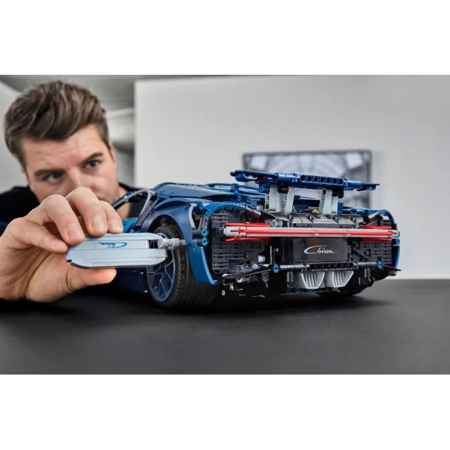 LEGO TECHNIC 42083 BUGATTI CHIRON LEGO TECHNIC 42083 BUGATTI CHIRON