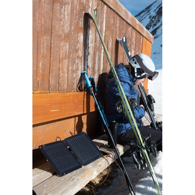 Xtorm SolarBooster 14W - Foldable Solar Panel Xtorm SolarBooster 14W - Foldable Solar Panel
