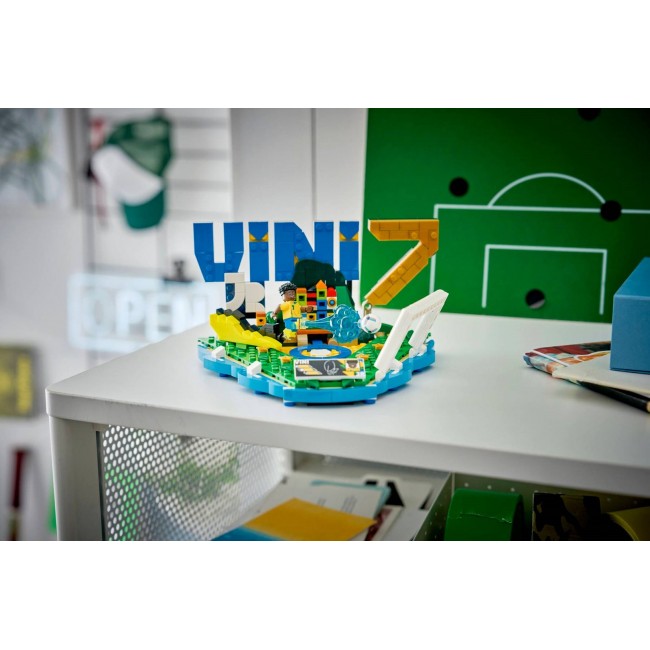 LEGO EDITIONS 43027 Vini Jr. - Football Highlights
