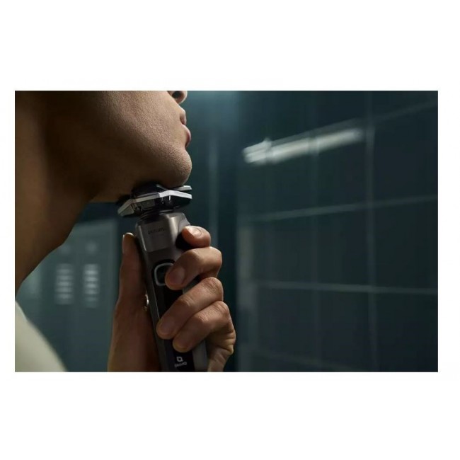Philips S5886/30 Series 5000 electric shaver for wet and dry shaving Philips S5886/30 Series 5000 electric shaver for wet and dry shaving