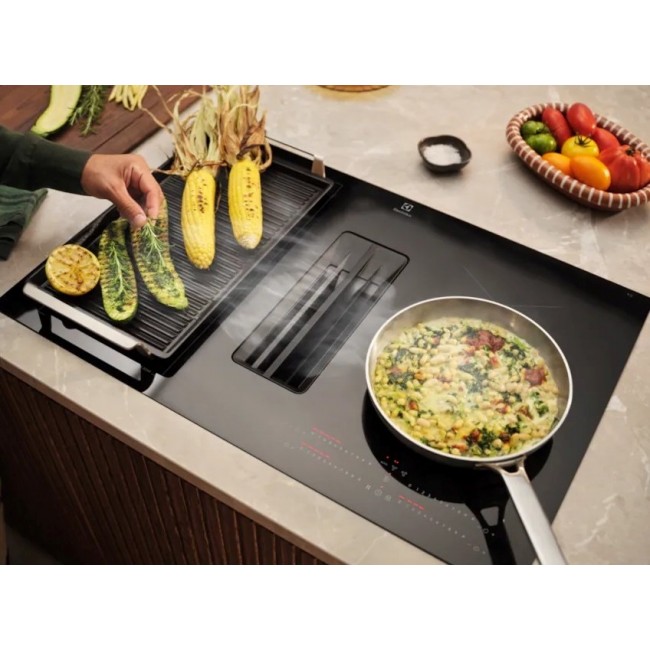Induction hob with built-in extractor ELECTROLUX ECC83443CZ SaphirMatt black matt 80 cm