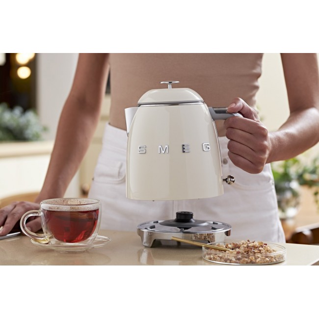 SMEG Kettle KLF05CREU mini 0,8L cream