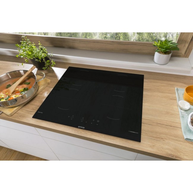 Gorenje Upplev snabbheten och s kerheten hos Gorenjes induktionsh llar, med omedelbar v rmereglering och ytor som r svala att r ra vid f r en effektivare och s krare matlagningsupplevelse.