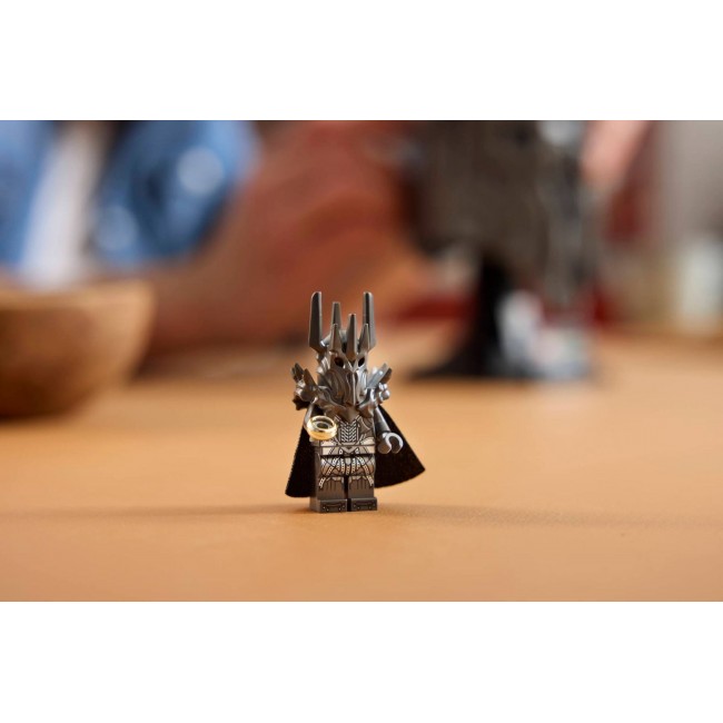LEGO ICONS 11373 The Lord of the Rings: Sauron's Helmet