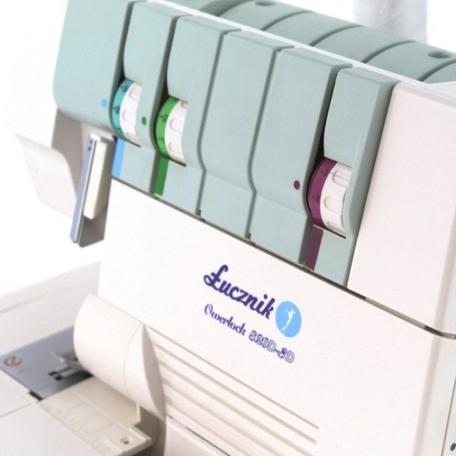  UCZNIK OVERLOCK 820D-3