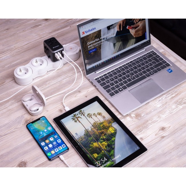 Verbatim 49546 mobile device charger