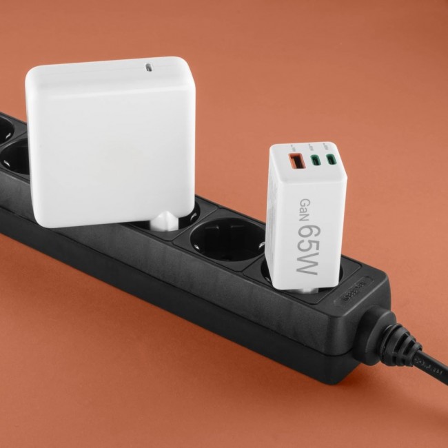 Hama 00201996 mobile device charger Smartphone White AC Fast charging Indoor, Outdoor