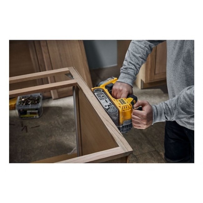 DeWALT DCW220NT-XJ portable sander Belt sander Black, Yellow DeWALT DCW220NT-XJ portable sander Belt sander Black, Yellow