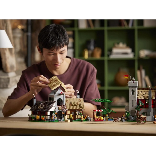 LEGO ICONS 10332 Medieval Town Square LEGO ICONS 10332 Medieval Town Square