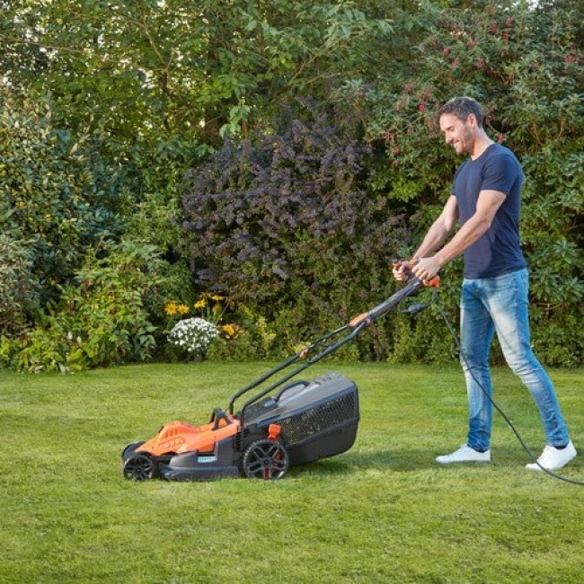 Black & Decker BEMW481ES Push lawn mower AC Orange