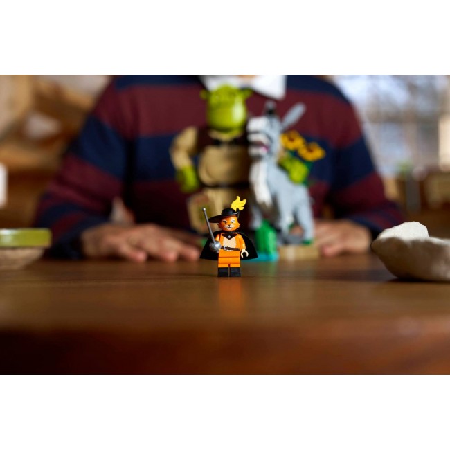 LEGO ICONS 72423 Shrek, Donkey and Puss in Boots
