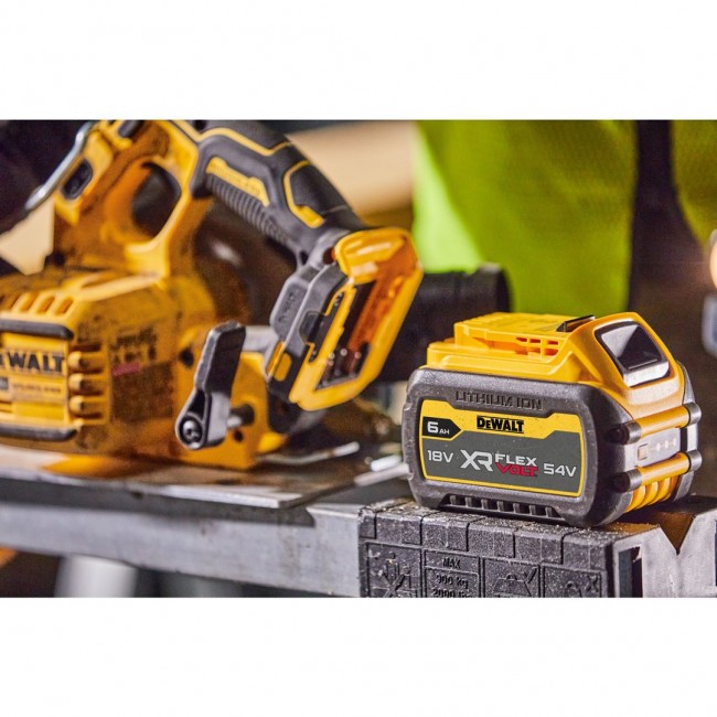 DeWALT DCS573NT-XJ portable circular saw