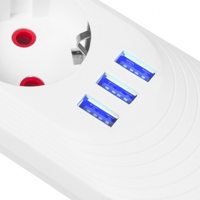 Maclean power strip, 5 socket extension + 3xUSB, 110-240V AC 50/60Hz, 2.1A max 2500W, 1.5m, white, MCE395 W Maclean power strip, 5 socket extension + 3xUSB, 110-240V AC 50/60Hz, 2.1A max 2500W, 1.5m, white, MCE395 W