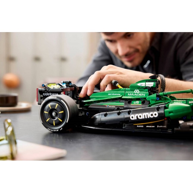 LEGO TECHNIC 42240 Aston Martin Aramco AMR25 F1