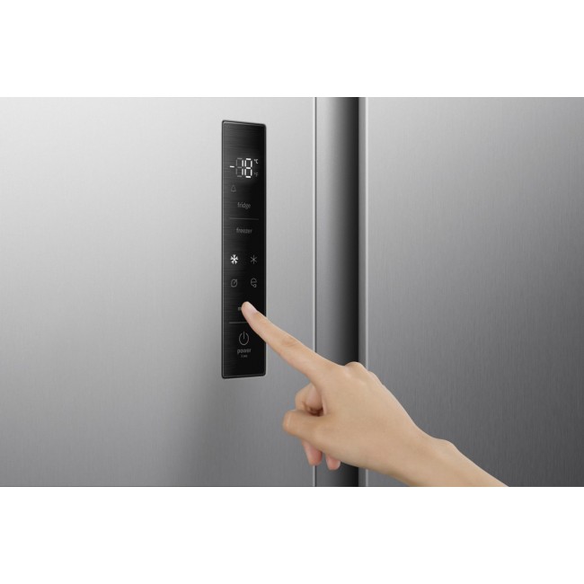 Gorenje Side by side kyl /fryssk p med MultiFlow Cooling f r j mn luftcirkulation i hela sk pet. NoFrost Plus eliminerar manuell avfrostning, medan SuperCool och FastFreeze hj lper till att uppr tth lla optimala f rh llanden f r nyinlagda dagligvaror.