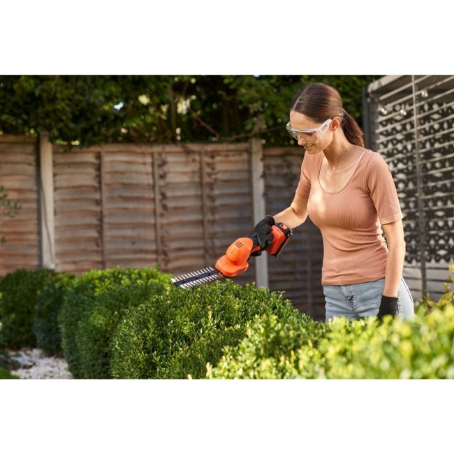 Black & Decker BCSS18D1-QW power hedge trimmer