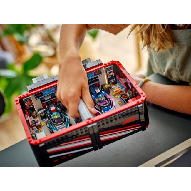 LEGO CITY 60444 F1 Garage & Mercedes-AMG & Alpine Cars LEGO CITY 60444 F1 Garage & Mercedes-AMG & Alpine Cars