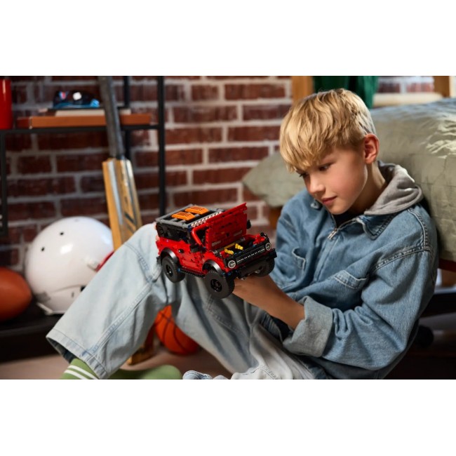 LEGO TECHNIC 42213 Ford Bronco SUV
