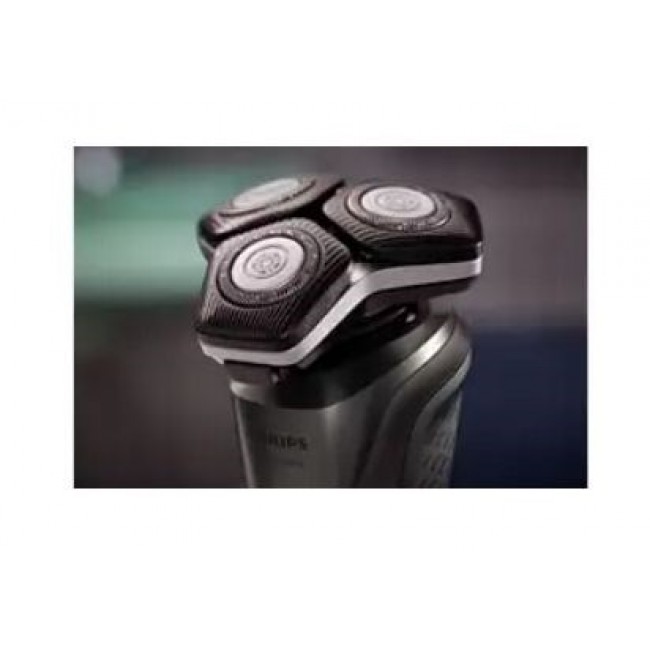 Philips S5886/30 Series 5000 electric shaver for wet and dry shaving Philips S5886/30 Series 5000 electric shaver for wet and dry shaving