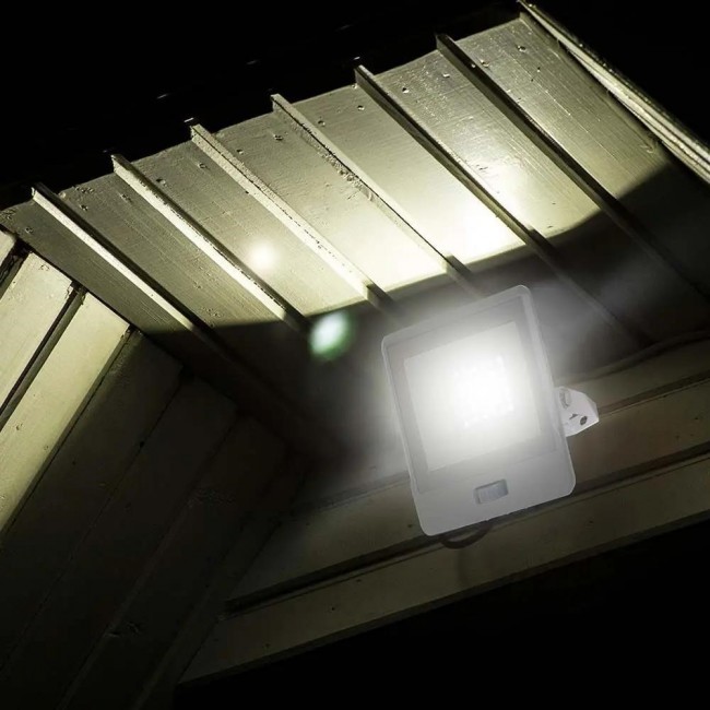 LED projector V-TAC VT-138S 30W SAMSUNG CHIP Motion sensor 6500K 2340lm (SKU 20276) White LED projector V-TAC VT-138S 30W SAMSUNG CHIP Motion sensor 6500K 2340lm (SKU 20276) White