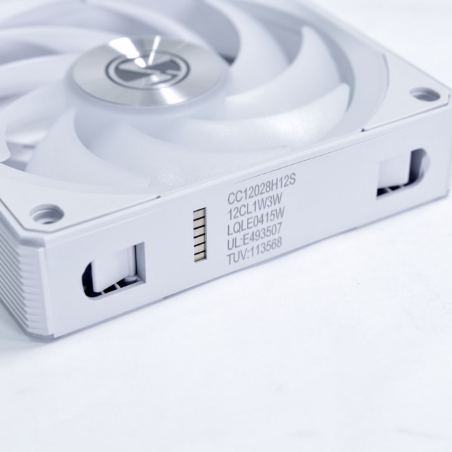 White wireless Lian Li UNI FAN 3-pack fan, 120mm