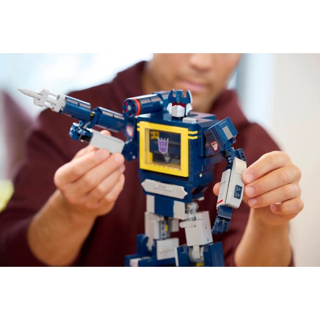 LEGO ICONS 10358 Transformers: Soundwave