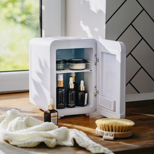 Adler AD 8084w Freestanding mini fridge White