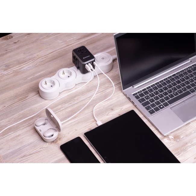 Verbatim 49546 mobile device charger