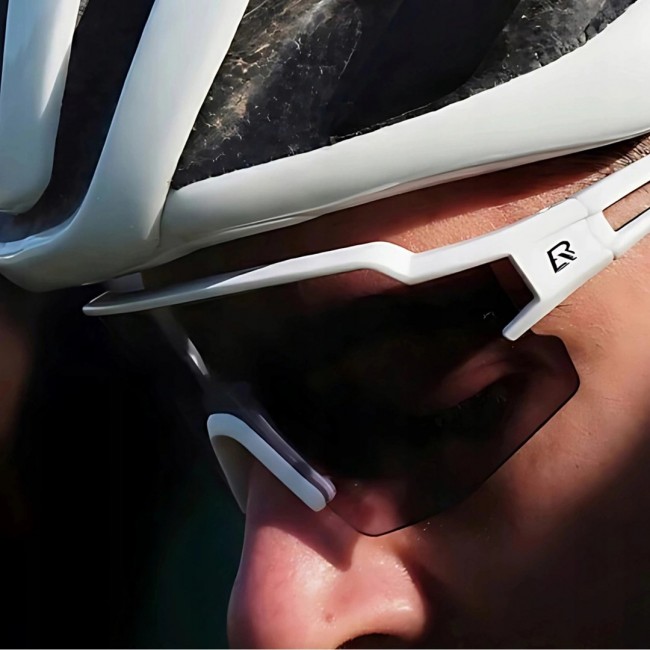 Photochromic cycling glasses with UV protection and corrective insert, Rockbros, white Photochromic cycling glasses with UV protection and corrective insert, Rockbros, white