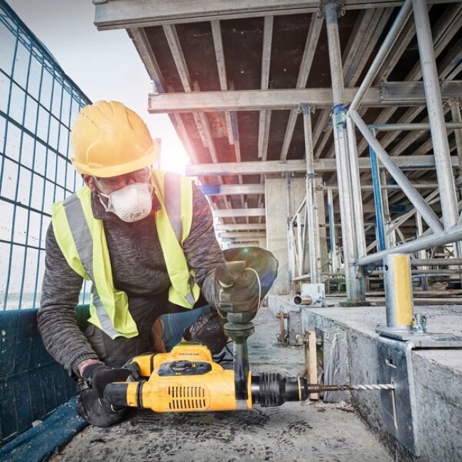 DeWALT D25810K-QS demolition hammer SDS Max Black, Yellow 1050 W