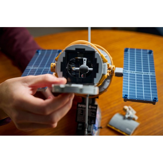 LEGO ICONS 11382 Hubble Space Telescope