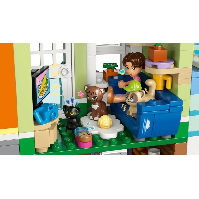 LEGO FRIENDS 42670 Heartlake City Apartments and Stores