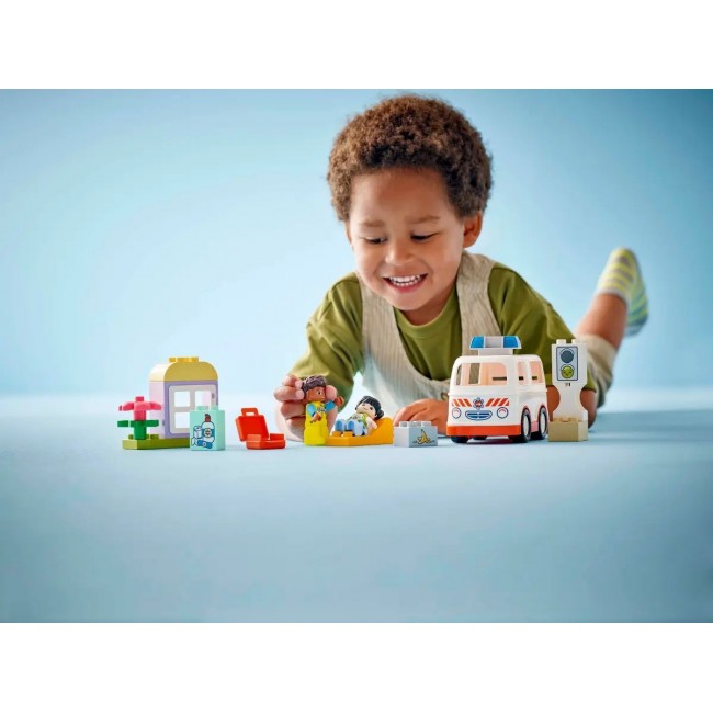 LEGO DUPLO 10447 Ambulance with Driver LEGO DUPLO 10447 Ambulance with Driver