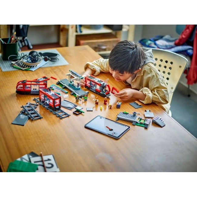 LEGO CITY 60423 Downtown Streetcar and Station LEGO CITY 60423 Downtown Streetcar and Station