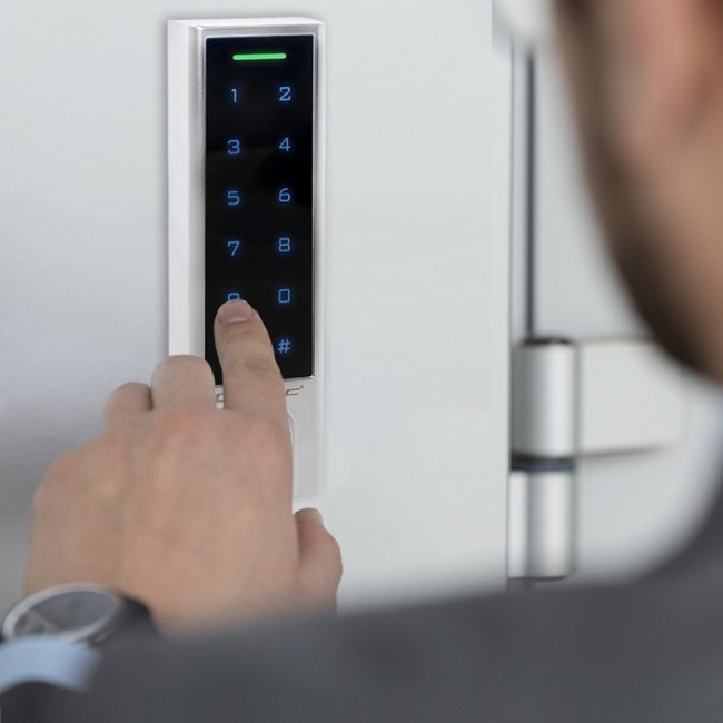 Qoltec 52448 Code lock TITAN with fingerprint reader | RFID | BT 4.0 |Code | Card | key fob | Doorbell| IP68 | EM Qoltec 52448 Code lock TITAN with fingerprint reader | RFID | BT 4.0 |Code | Card | key fob | Doorbell| IP68 | EM