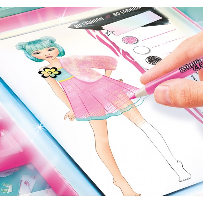 Canal Toys So Slime Fashion Designer Light-Up Studio Canal Toys So Slime Fashion Designer Light-Up Studio