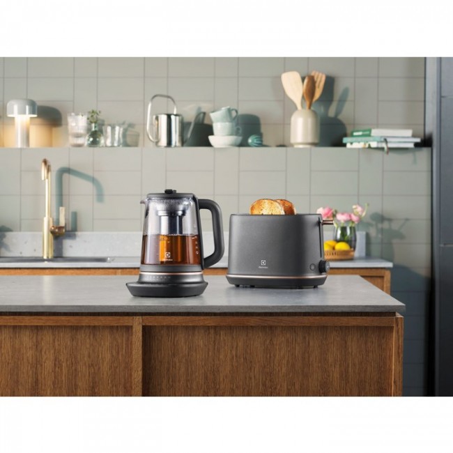 Electrolux E7GK1-8BP electric kettle 1.7 L 2000 W Black, Copper Electrolux E7GK1-8BP electric kettle 1.7 L 2000 W Black, Copper