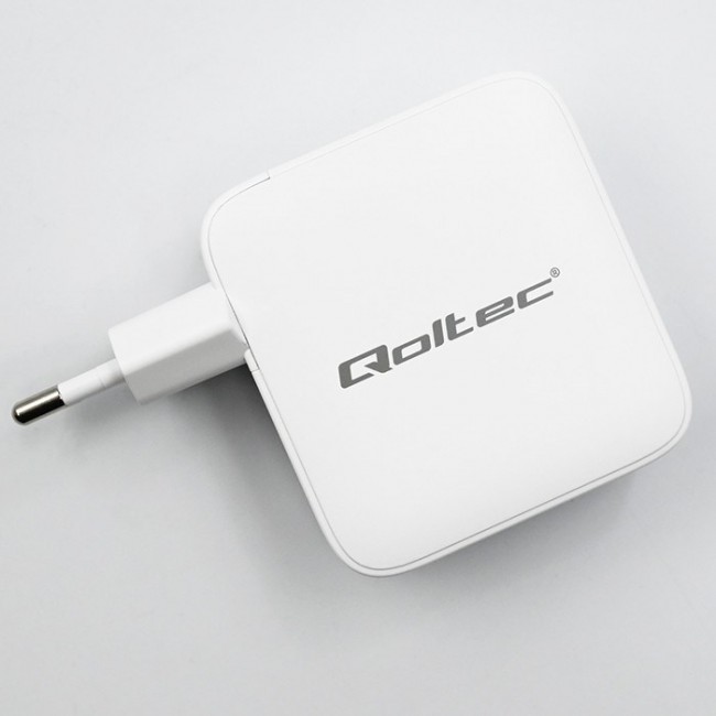 Qoltec 140W GaN Wall Charger | 5-20V | 2.5-5A | 3 x USB-C PD | 1 x USB QC 3.0 | White