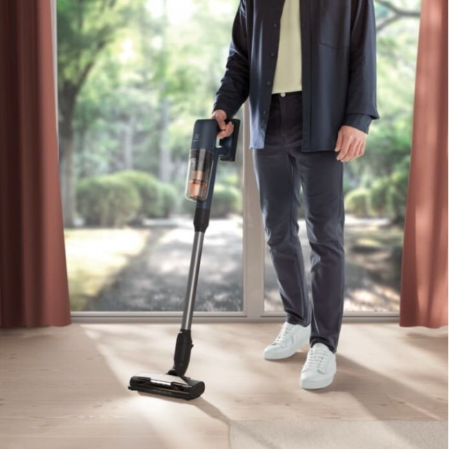 Electrolux EP71B14WET stick vacuum/electric broom Battery Dry&wet Bagless 0.3 L Blue Electrolux EP71B14WET stick vacuum/electric broom Battery Dry&wet Bagless 0.3 L Blue