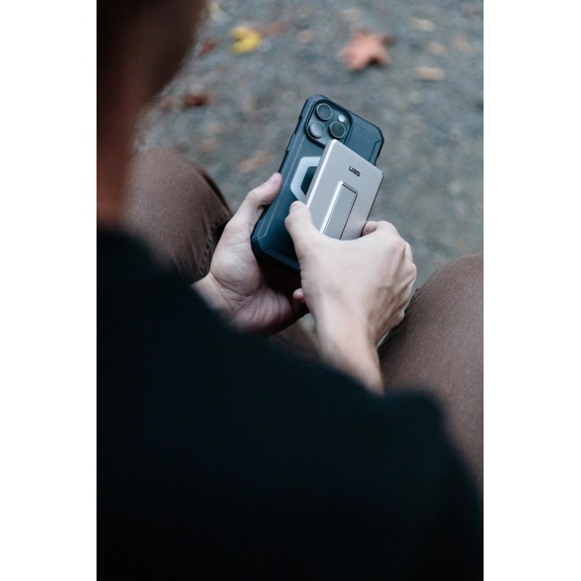 Urban Armor Gear 9B4417113636 power bank 5000 mAh Wireless charging Titanium Urban Armor Gear 9B4417113636 power bank 5000 mAh Wireless charging Titanium